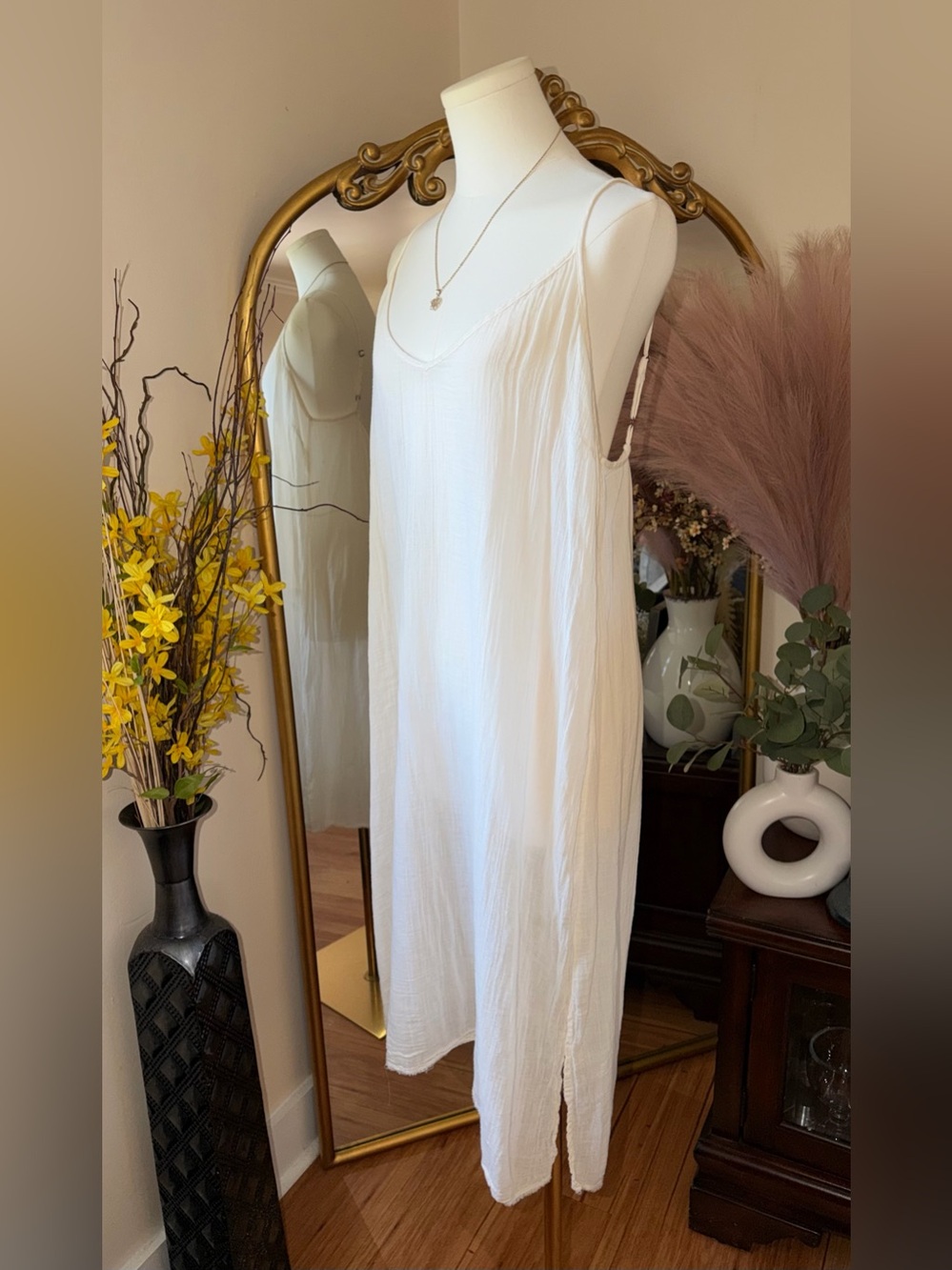 KIRSTY HUME gauzy Women's Ivory Slip Dress - Lightweight V-Neck NWOT - Picture 4 of 7